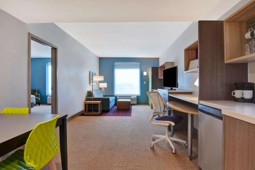 One-Bedroom King Suite - Non-Smoking room in Home2 Suites by Hilton Sarasota I-75 Bee Ridge