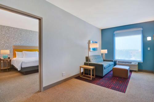 One-Bedroom King Suite - Non-Smoking image 6