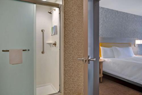 One-Bedroom King Suite - Non-Smoking image 1