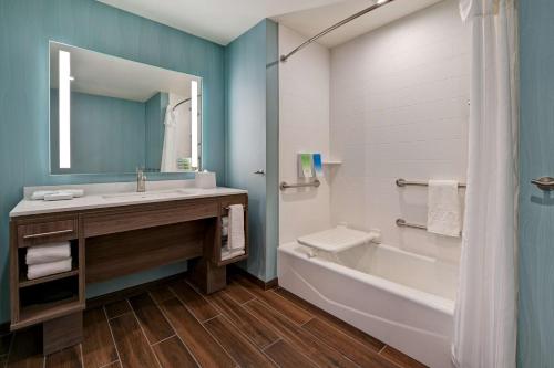 Home 2 Suites by Hilton Atascadero Room Type - Queen Studio with Two Queen Beds - Mobility and Hearing Access/Non-Smoking