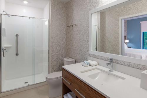 Home2 Suites by Hilton Raynham Taunton - 화장실