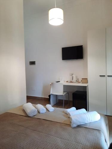 Double Room image 3