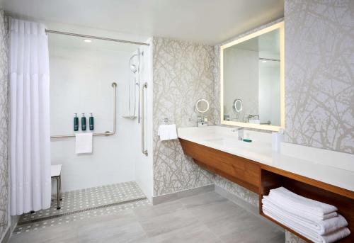 Queen Room - Mobility/Hearing Accessible with Roll-In Shower