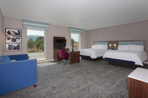 Hampton Inn & Suites - Gilroy, CA Room Type - Queen Studio Suite with Two Queen Beds - Non-Smoking