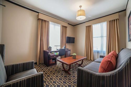 One-Bedroom King Suite room in The Peery Salt Lake City Downtown a Tapestry Collection by Hilton