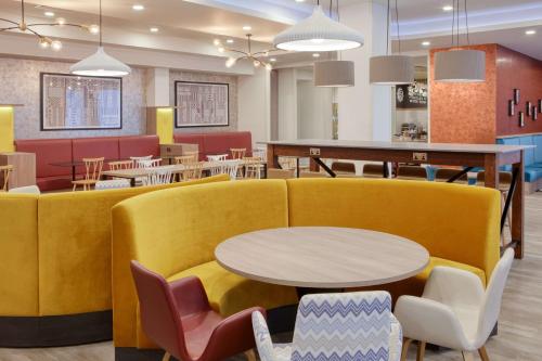 Hampton by Hilton Manchester Northern Quarter - image 9