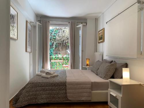 Chic Urban Living: Apartment in Acropolis-Koukaki, Atény