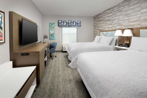 2 queen beds