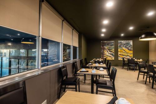 DoubleTree by Hilton Calgary North - image 3
