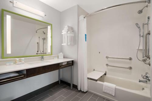 Hampton Inn & Suites Raleigh Midtown NC - image 14
