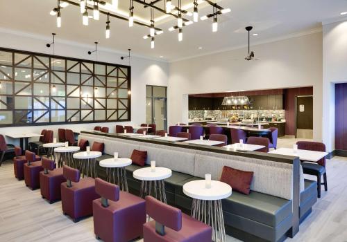 Food and beverages, Homewood Suites by Hilton Irvine Spectrum Lake Forest in Lake Forest (CA)
