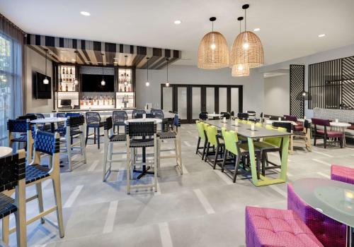 Bar/lounge, Homewood Suites by Hilton Irvine Spectrum Lake Forest in Lake Forest (CA)