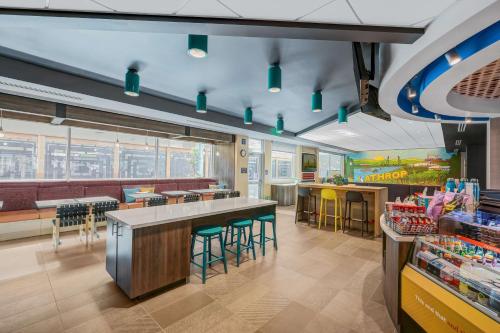 ล็อบบี้, Tru by Hilton Lathrop in ลาทรอป (CA)