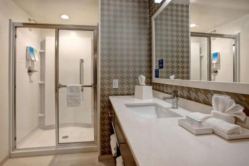 Home2 Suites By Hilton Carmel Indianapolis - image 8