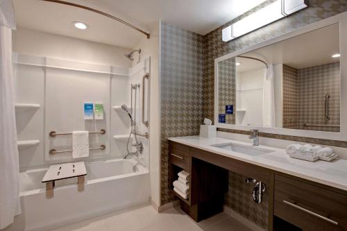 Home2 Suites By Hilton Carmel Indianapolis