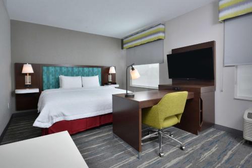 Hampton Inn & Suites Charlotte Northlake - image 9