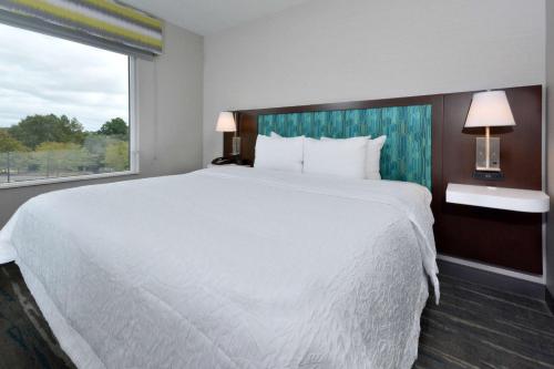 Hampton Inn & Suites Charlotte Northlake - image 6