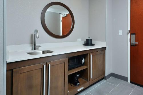 Hampton Inn & Suites Charlotte Northlake - image 2
