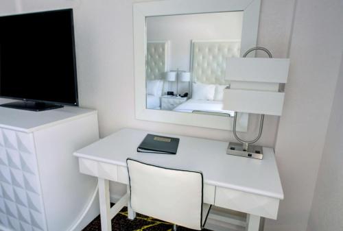The Roslyn Tapestry Collection by Hilton - image 10