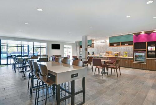 Food and beverages, Home2 Suites by Hilton Melbourne Viera in Melbourne (FL)