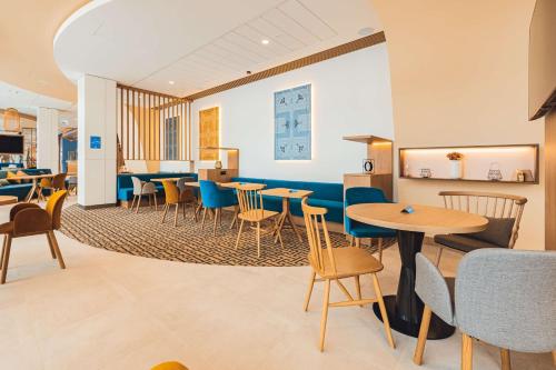 Hampton By Hilton Warsaw Reduta - image 4