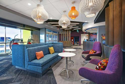 Tru By Hilton Stoughton - image 5