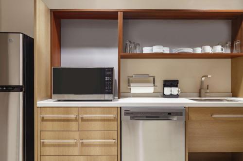 廚房, 奧格登希爾頓欣惠庭套房酒店 (Home2 Suites by Hilton Ogden) in 奧格登 (UT)