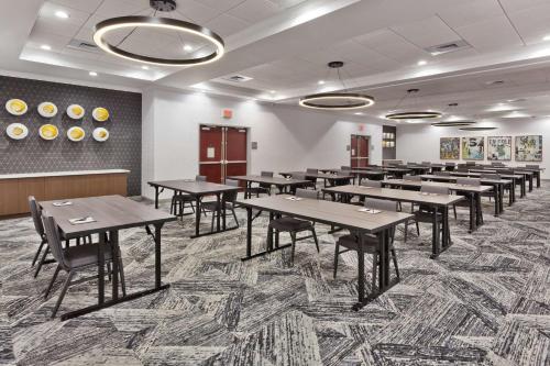 474945885 Doubletree By Hilton Dothan, Al