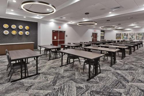 Doubletree By Hilton Dothan Al - image 3