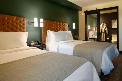 The Lloyd Stamford Tapestry Collection by Hilton - image 2