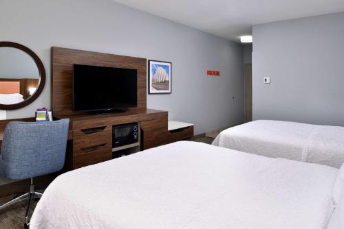 Hampton Inn Kansas City Northeast - image 10