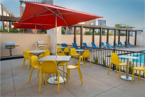 Exterior view, Home2 Suites by Hilton Corona in Corona (CA)