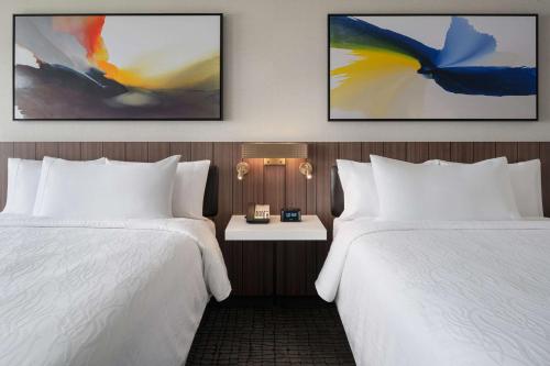 2 queen beds