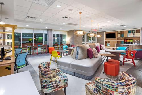 Home2 Suites by Hilton Midland East - 로비