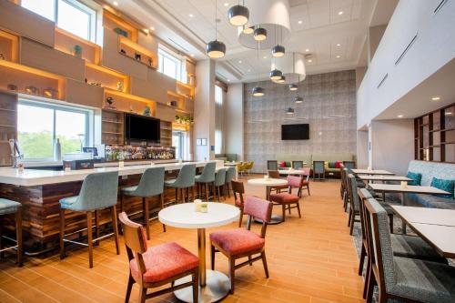 Hampton Inn & Suites North Port Fl - image 3