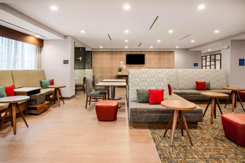 Előcsarnok, Hampton Inn & Suites by Hilton North Port in North Port (FL)