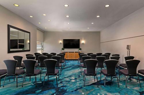 The Belamar Hotel Manhattan Beach Tapestry by Hilton - image 10