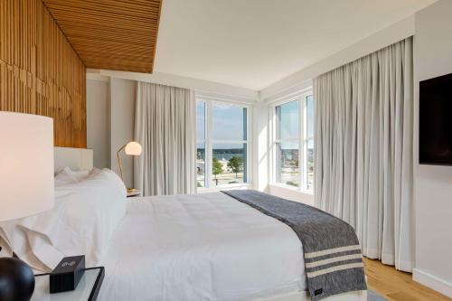 Presidential King Suite with Waterfront View