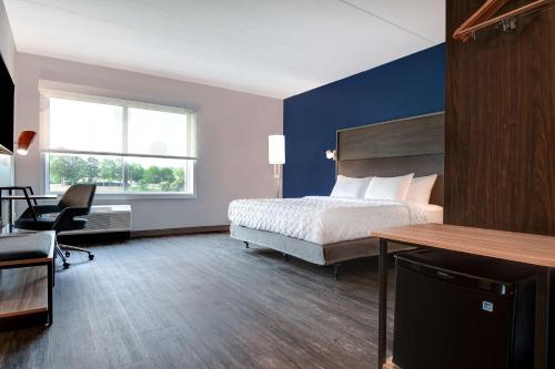 Tru By Hilton Macon North, GA Room Type - King Room with Bath Tub - Mobility Access