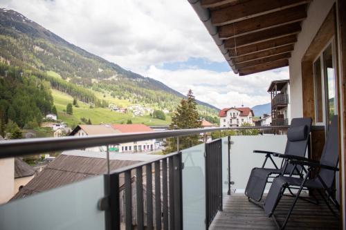 Apartment with Mountain View