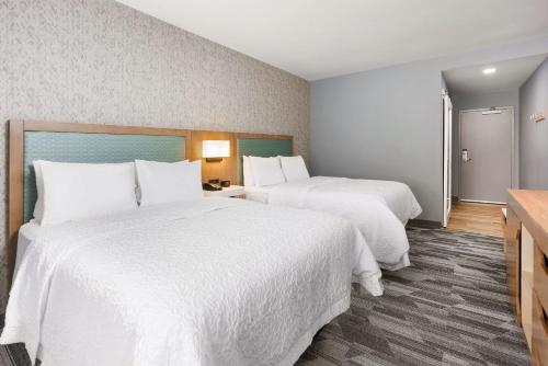 Hampton Inn Bellingham Airport WA - image 2