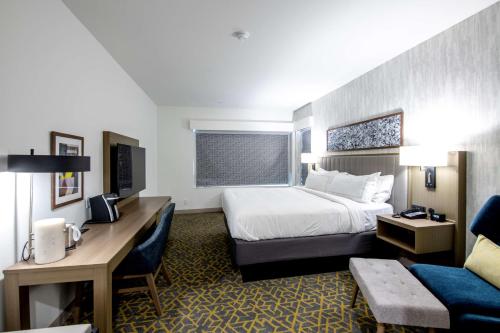 DoubleTree by Hilton Sulphur Lake Charles Room Type - King Room