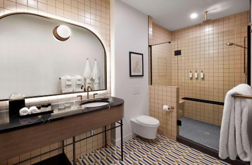 King Room image 4