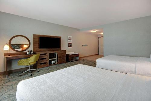 Hampton Inn & Suites Sunnyvale Silicon Valley Room Type - Queen Room with Two Queen Beds - Hearing Access/Non-Smoking Hampton Inn & Suites Sunnyvale Silicon Valley Room Type - Queen Room with Two Queen Beds - Hearing Access/Non-Smoking