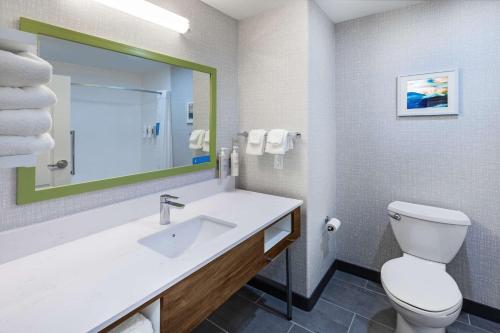 Hampton Inn & Suites Dallas I-30 Cockrell Hill TX - image 5