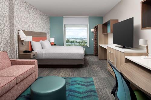 King Studio Suite - Non-Smoking room in Home2 Suites by Hilton Miami Airport South Blue Lagoon