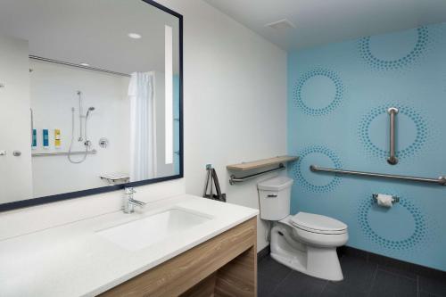 Tru by Hilton Miami Airport South Blue Lagoon - image 5