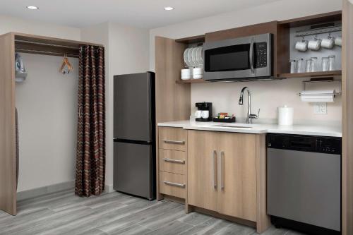 King Studio Suite - Non-Smoking image 3