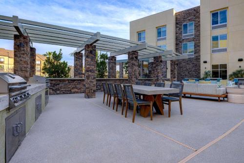Hilton Garden Inn Temecula - image 13