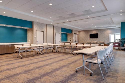 Hilton Garden Inn Temecula - image 4